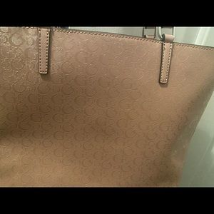 It can fit most laptops in it and good for women that carry a lot of things